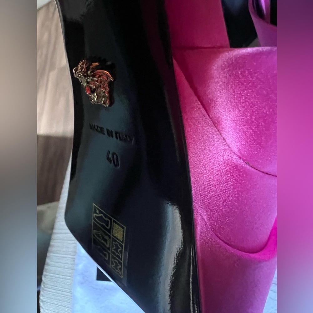 VERSACE Decollete Pink Lemonade Satin Platform Crystal Pointy Heels EU 40 - Picture 11 of 16